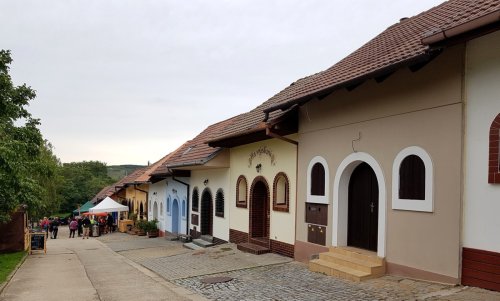 Malebná sklepní ulička v Kobylí Kobylí