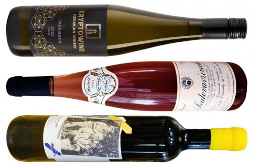 Sauvignon vinařství Kryptowine, Svatovavřinecké rosé Žernoseckého vinařství a Tramín červený Rodinného vinařství Skoupil Sauvignon vinařství Kryptowine, Svatovavřinecké rosé Žernoseckého vinařství a Tramín červený Rodinného vinařství Skoupil