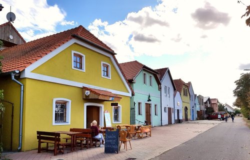 Ve spoustě obcí pro vás v létě vinaři opět otevřou své sklepy Ve spoustě obcí pro vás v létě vinaři opět otevřou své sklepy