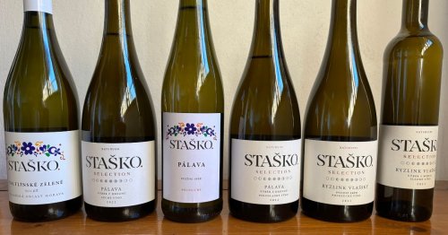 Patrik Staško uvedl novou značku vín s názvem Staško. vinohrady/vinařství. Patrik Staško uvedl novou značku vín s názvem Staško. vinohrady/vinařství.