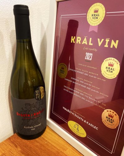Zatím nejúspěšnější víno vinařství - po velké zlaté z Krále vín jej letos můžete ochutnat i ve valtickém Salonu vín (foto: facebook @vinarstvisk) lahev vína