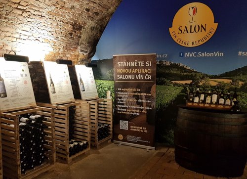 Hned na začátku degustace najdete i odkaz na stažení aplikace Salon vín