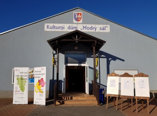 Registračním místem byl Kulturní dům v Šaldorfu, který nešlo minout  Kulturní dům Nový Šaldorf