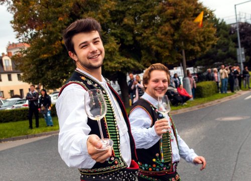 Při Burčákových slavnostech v Hustopečích bude k ochutnání také spousta klasických vín (foto: facebook @MěstoHustopeče ) Při Burčákových slavnostech v Hustopečích bude k ochutnání také spousta klasických vín (foto: facebook @MěstoHustopeče )