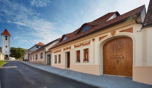 Vinařský dům Vinařství Popela v Perné (foto: www.popela.cz) Vinařský dům Vinařství Popela v Perné (foto: www.popela.cz)