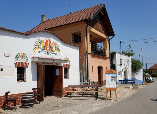 Jedna z ulic s vyšší koncentrací sklepů - ulice Vinařů Jedna z ulic s vyšší koncentrací sklepů - ulice Vinařů