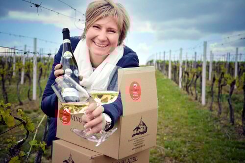Ředitelka a enoložka vinařství Víno Blatel Iva Šantavá (foto: facebook @vinoblatel.cz) Ředitelka a enoložka vinařství Víno Blatel Iva Šantavá (foto: facebook @vinoblatel.cz)