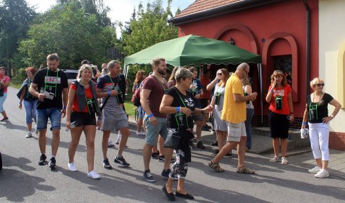 Den otevřených sklepů Čejkovice 2020: Letos bylo návštěvníků méně, u dobrých vinařů se přesto tvořily fronty.