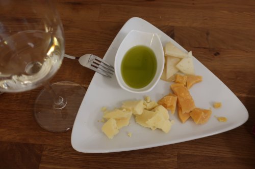 Vinný bar Wine&Degu - variance sýrů jako občerstvení Vinný bar Wine&Degu - variance sýrů jako občerstvení