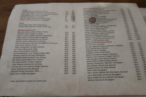 Vinný bar Wine&Degu - vinný lístek pro bílá vína, růžová vína a sekty Vinný bar Wine&Degu - vinný lístek pro bílá vína, růžová vína a sekty