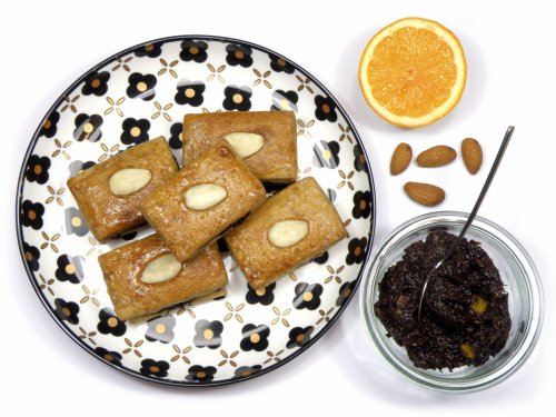 Plněné perníčky s náplní ze švestkových povidel, ořechů, sherry a kandovaných citrusů Plněné perníčky s náplní ze švestkových povidel, ořechů, sherry a kandovaných citrusů