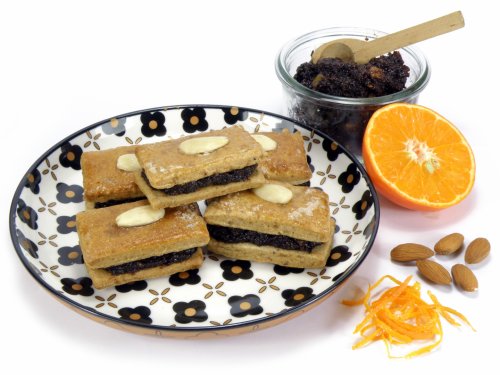 Plněné perníčky s náplní ze švestkových povidel, ořechů, sherry a kandovaných citrusů Plněné perníčky s náplní ze švestkových povidel, ořechů, sherry a kandovaných citrusů