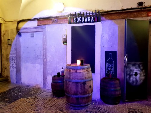 Vinárna Bokovka - venkovní posezení Vinárna Bokovka - venkovní posezení