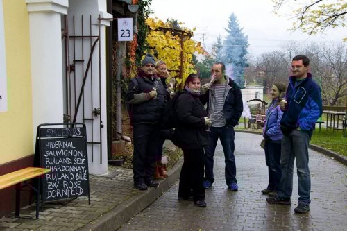 Podzimní otevřené sklepy Moravská Nová Ves (foto www.vinarimnves.cz) Podzimní otevřené sklepy Moravská Nová Ves (foto www.vinarimnves.cz)