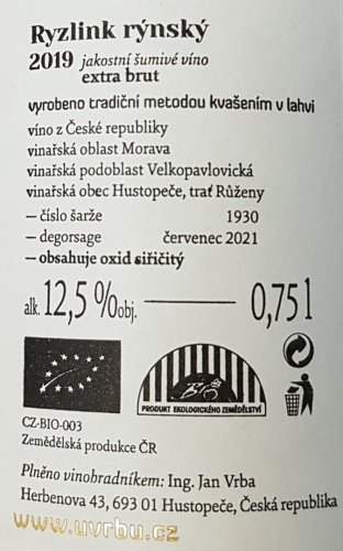 Výjimečně obsažné informace uvedené na etiketě sektu vinařství U Vrbů