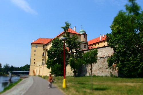 Lázně Poděbrady - promenáda u vody Lázně Poděbrady - promenáda u vody