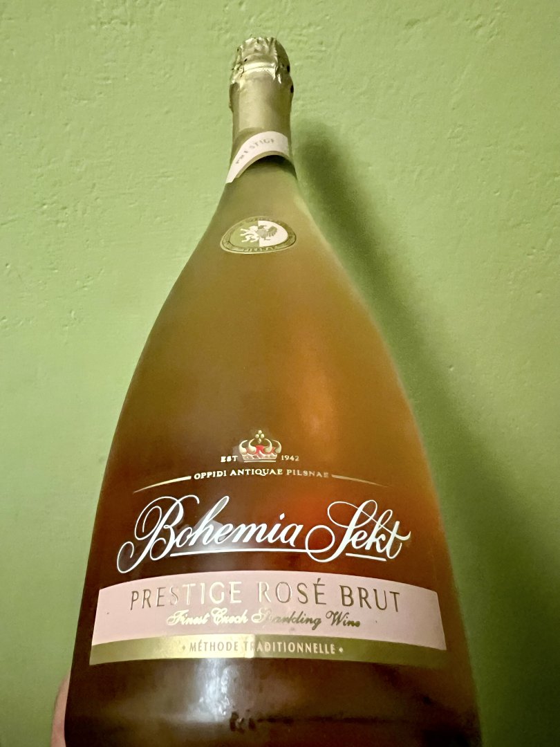 Fľaša vína Bohemia Sekt Prestige rosé brut 2022, šumivé víno stanovenej oblasti (sekt. s.o.) (brut)
