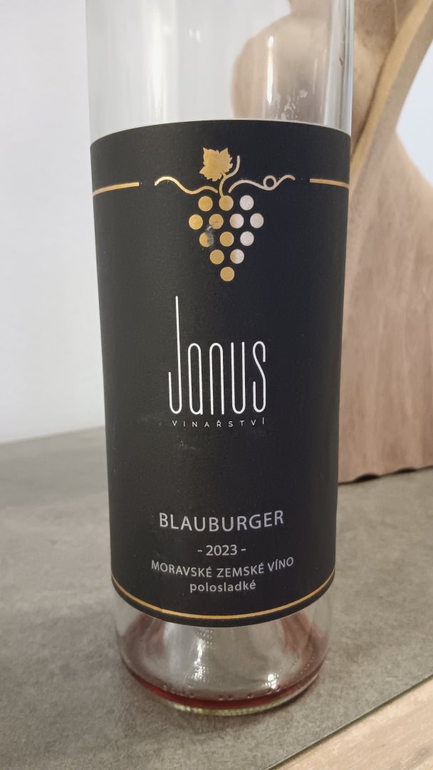 Fľaša vína Blauburger 2023, moravské zemské víno (polosladké)