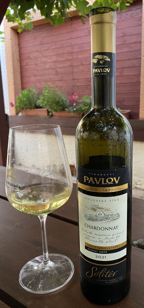Fľaša vína Chardonnay 2021, pozdný sber (polosuché)
