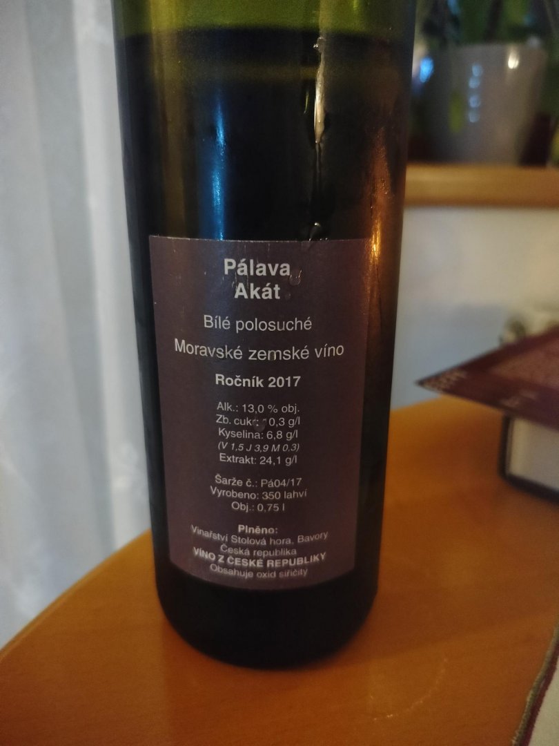 Fľaša vína Pálava 2017, zemské víno (polosuché)