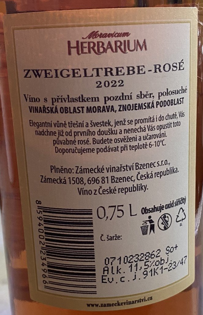 Fľaša vína Zweigeltrebe rosé (Herbarium Moravicum) 2022, pozdný sber (polosuché)