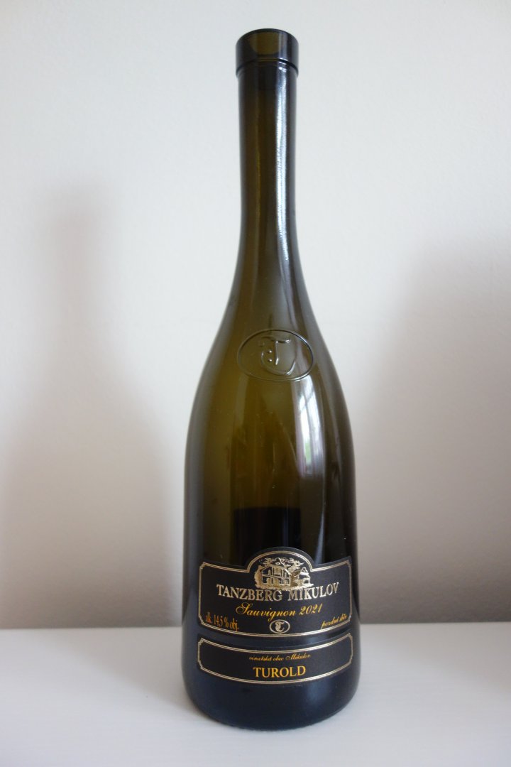 Fľaša vína Sauvignon (Black label) 2021, pozdný sber (suché)
