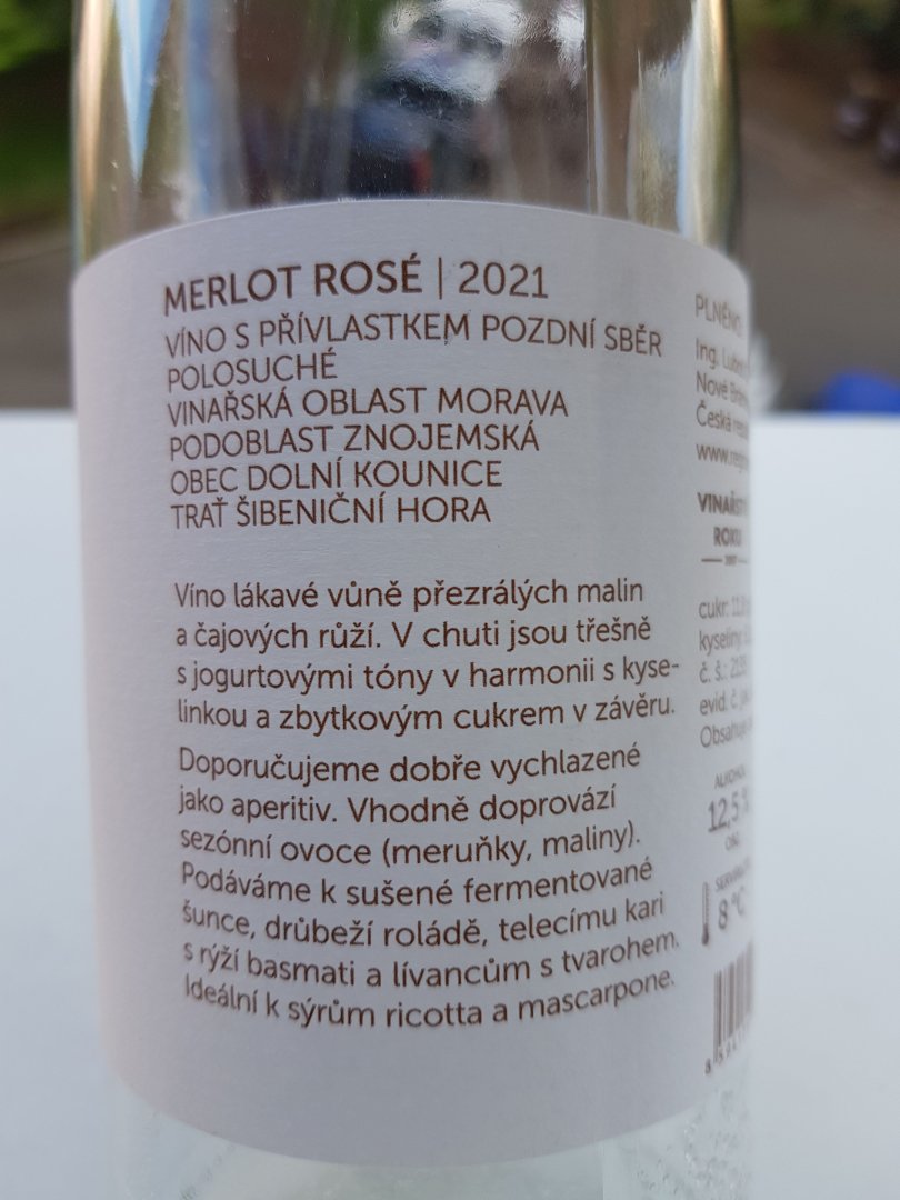 Fľaša vína Merlot rosé 2021, pozdný sber