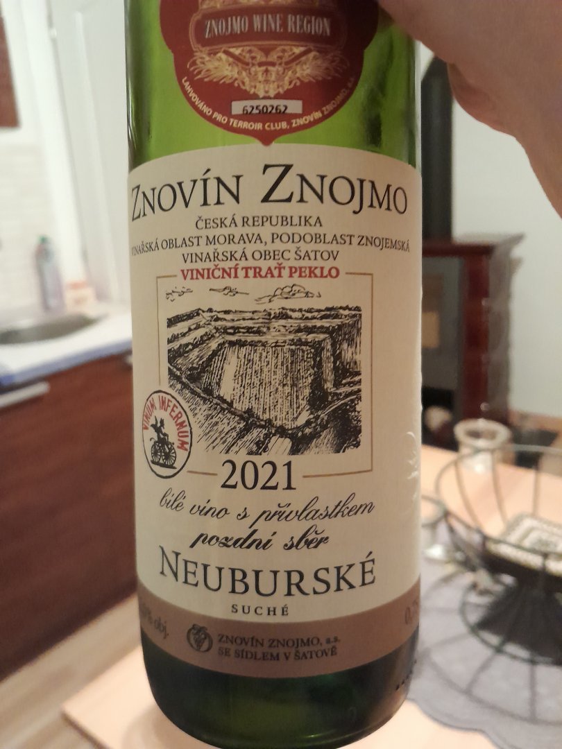 Fľaša vína Neuburské 2021, pozdný sber (suché)