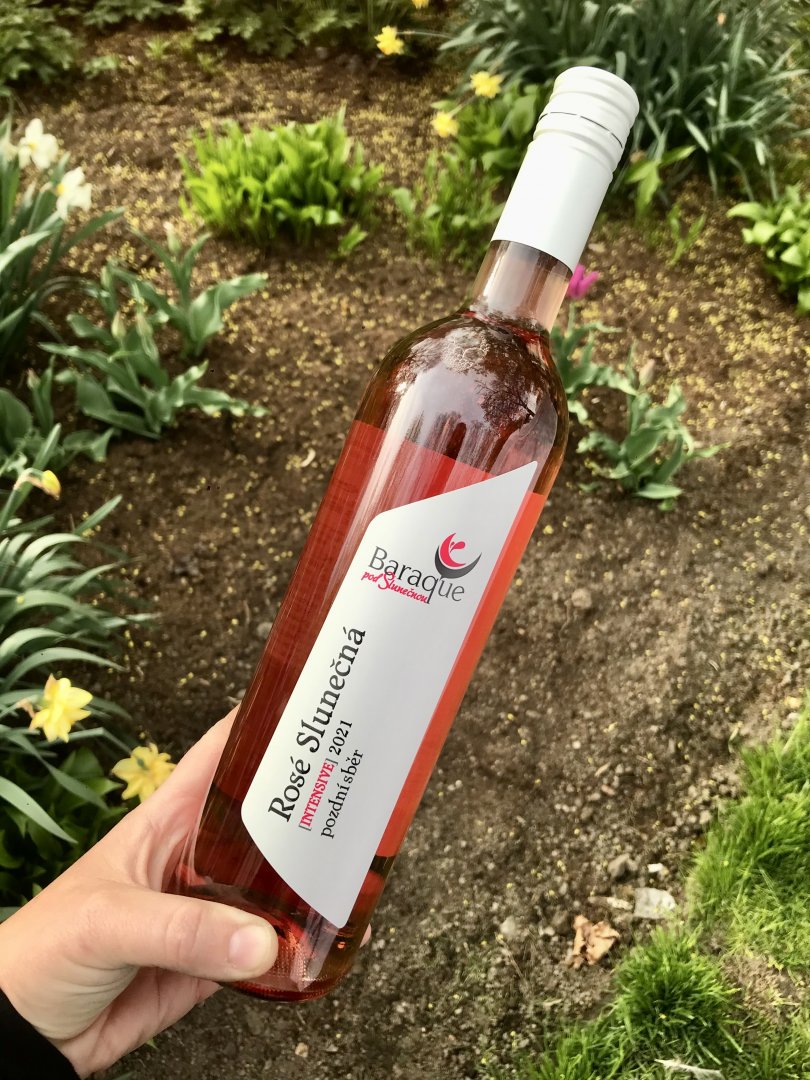 Fľaša vína Rosé Slunečná 2021, pozdný sber (polosuché)