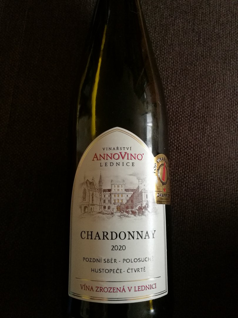 Fľaša vína Chardonnay 2020, pozdný sber (polosuché)