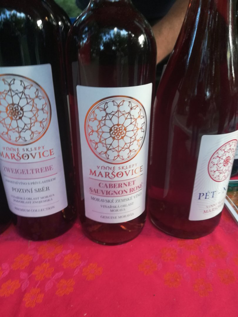 Fľaša vína Cabernet Sauvignon rosé 2020, zemské víno (polosuché)