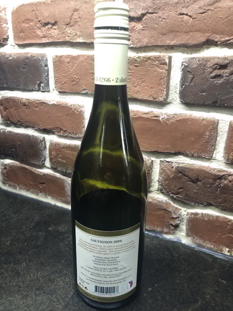 Fľaša vína Sauvignon 2019, pozdný sber (polosuché)