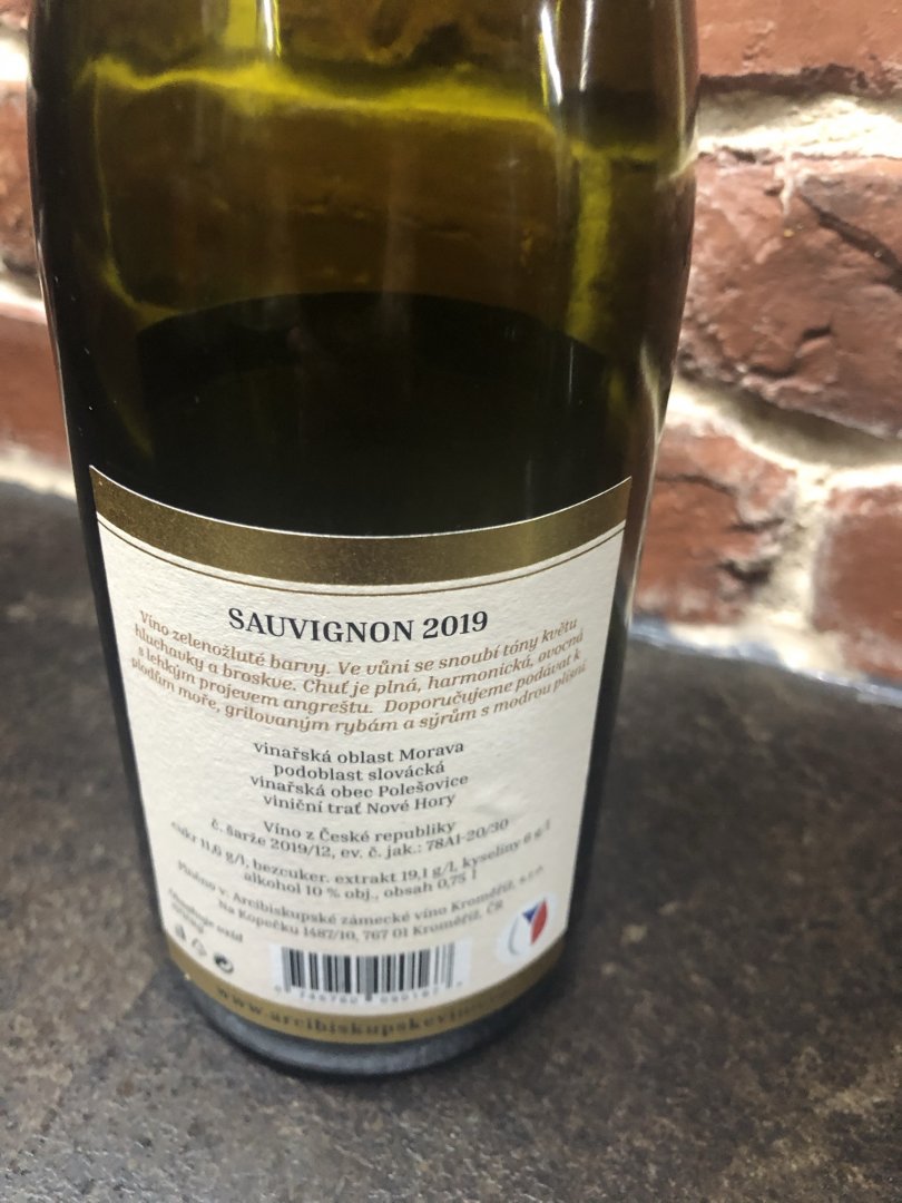 Fľaša vína Sauvignon 2019, pozdný sber (polosuché)