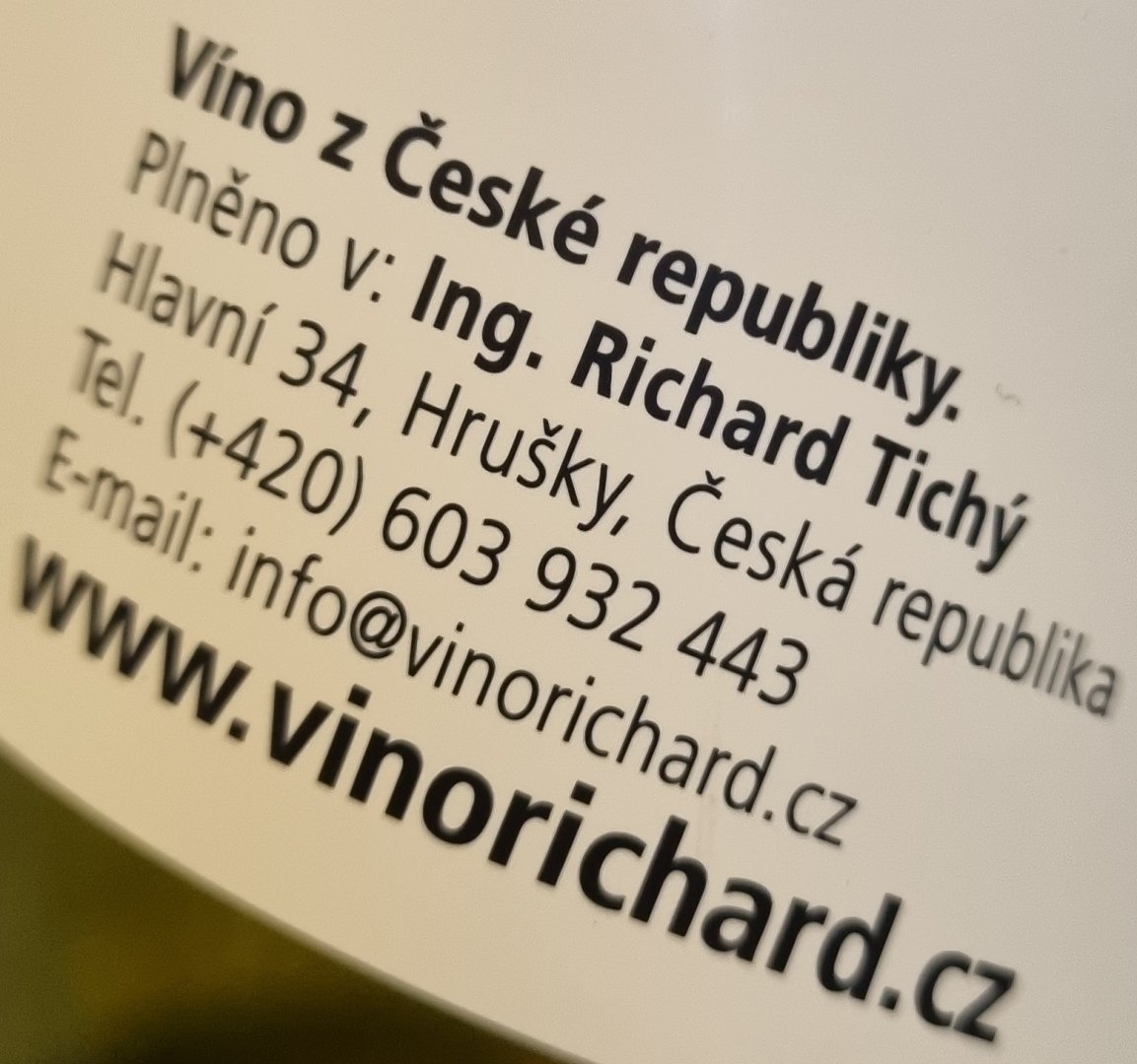 Fľaša vína Aurelius 2018, zemské víno (polosuché)
