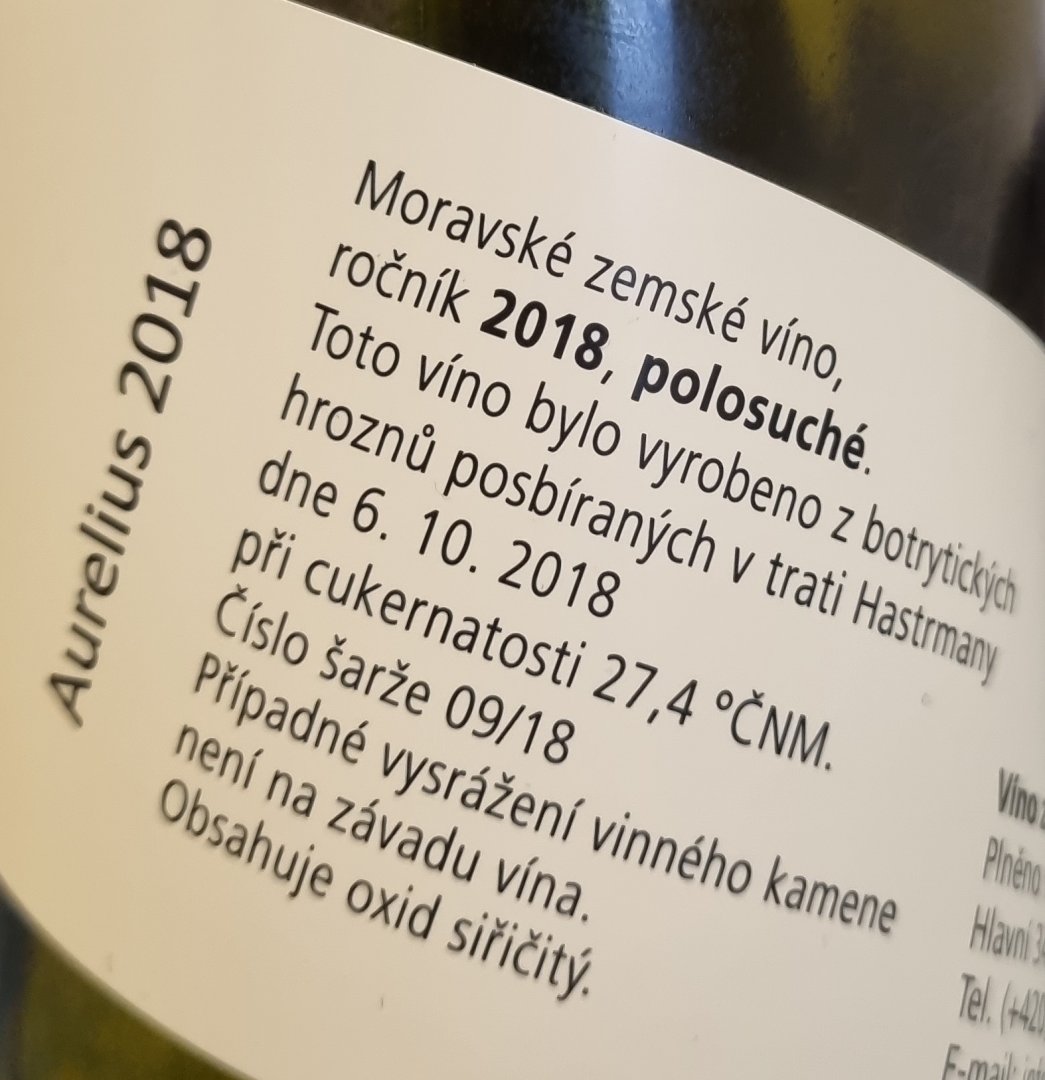 Fľaša vína Aurelius 2018, zemské víno (polosuché)