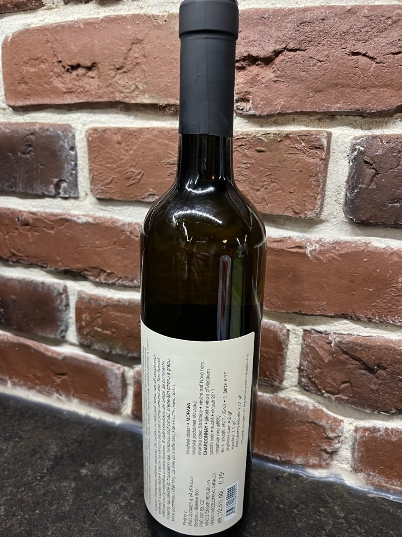 Fľaša vína Chardonnay 2017, pozdný sber (suché)