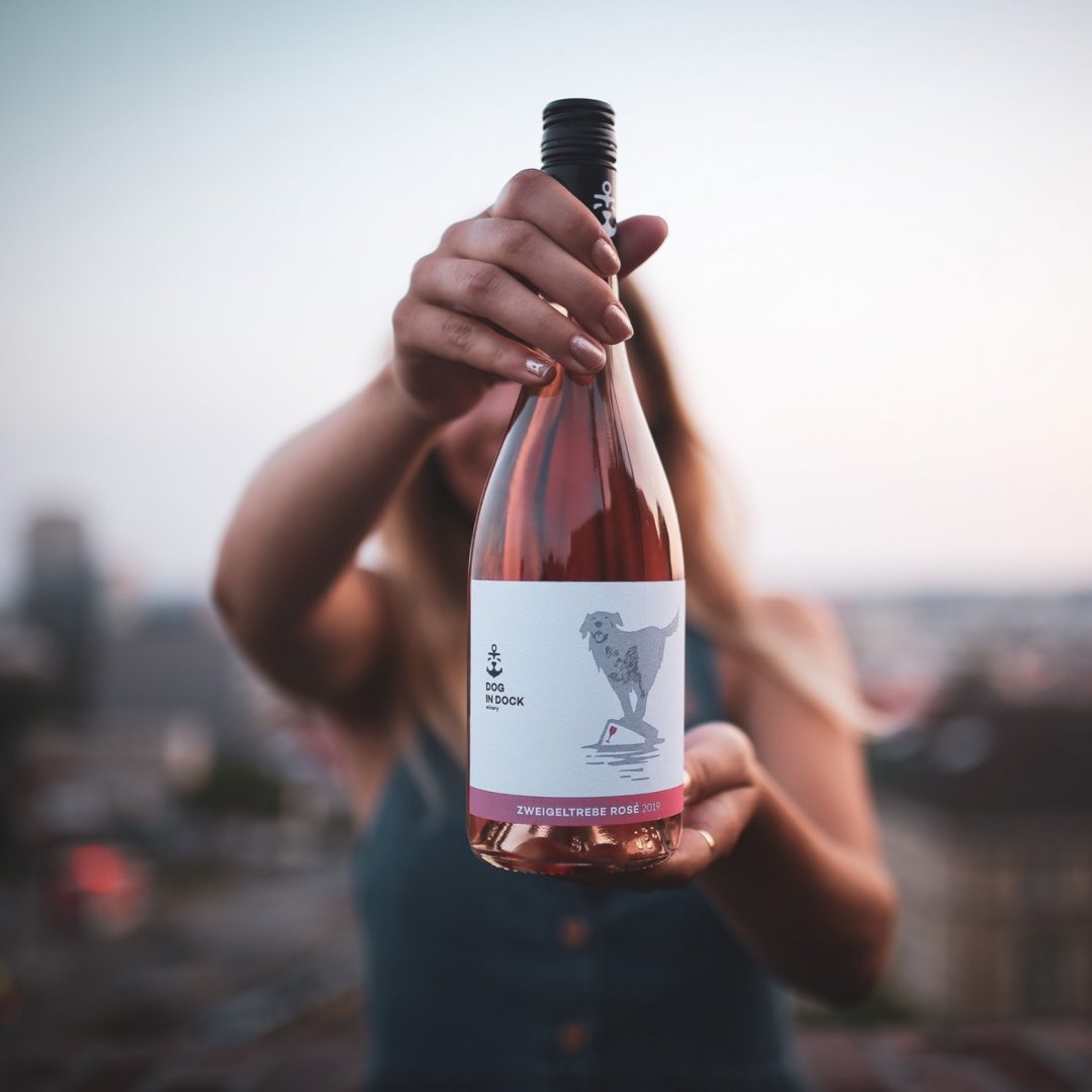 Fľaša vína Zweigeltrebe rosé 2019, pozdný sber (polosuché)