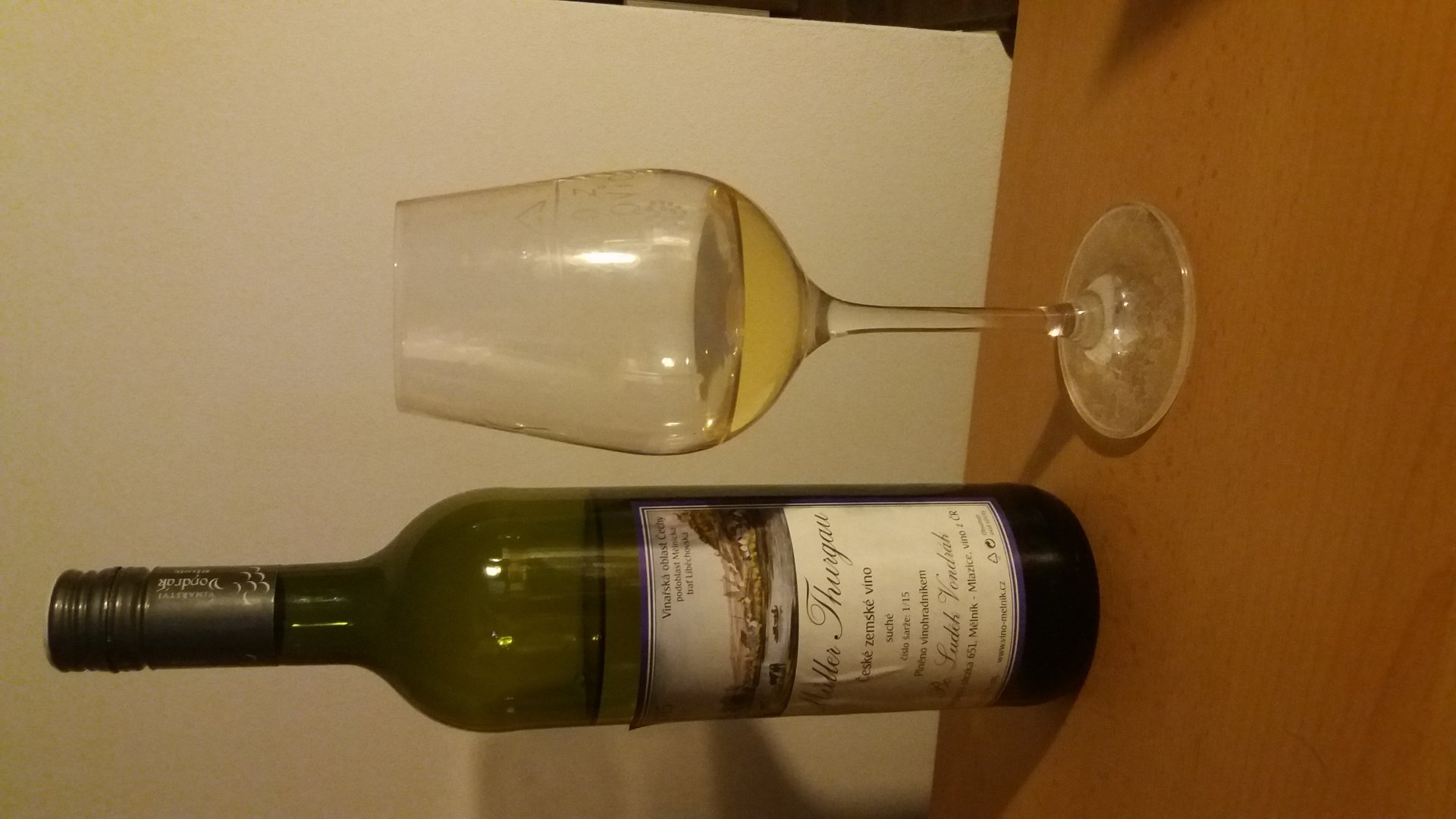 Fľaša vína Müller Thurgau 2015, zemské víno (suché)