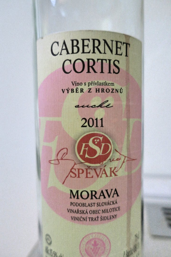 Fľaša vína Cabernet Cortis 2011, výber z hrozna