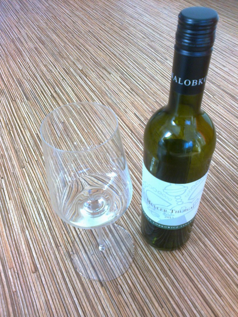 Fľaša vína Müller Thurgau 2015, akostné víno (suché)