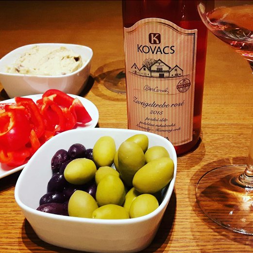 Fľaša vína Zweigeltrebe rosé 2015, pozdný sber (polosuché)