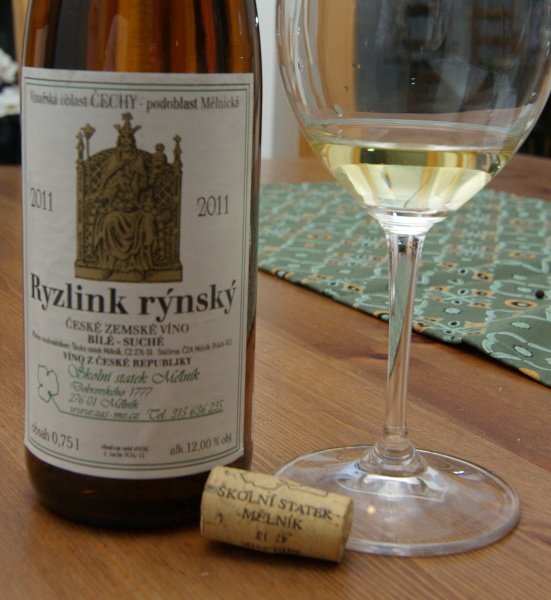 Fľaša vína Ryzlink rýnský 2011, zemské víno (suché)