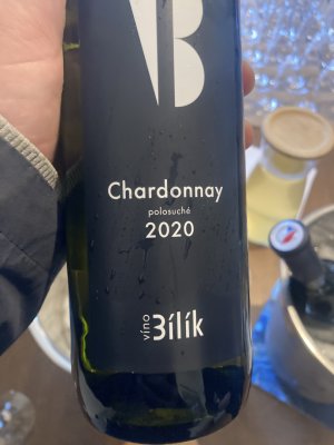 Fľaša vína Chardonnay 2020, pozdný sber (polosuché)
