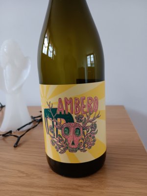 Fľaša vína Ambero 2022, moravské zemské víno (suché)