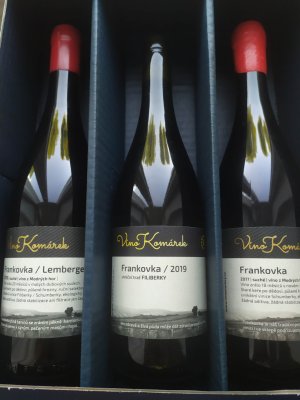 Fľaša vína Frankovka - vertikal - sada 171819, moravské zemské víno (suché)