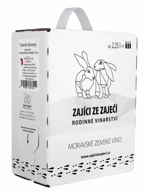 Fľaša vína Tramín červený, moravské zemské víno (polosuché)