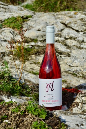 Fľaša vína Frizzanté Růžový Karel 2023, zemské víno - perlivé (polosladké)