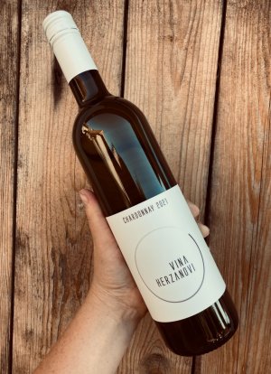 Fľaša vína CHARDONNAY 2021, zemské víno (suché)