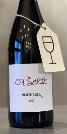 Fľaša vína Neuburger 2018, zemské víno (suché)