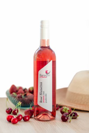 Fľaša vína Rosé Slunečná 2021, pozdný sber (polosuché)